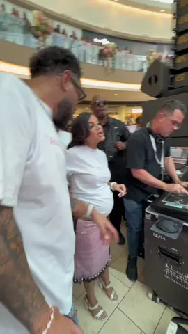 EL BABY SHOWER DEL PUEBLO, donde se recibieron donaciones para situaciones benéficas y ayudar muchas familias que nos necesitan día a día. Gracia a todos los que formaron parte de esto. 