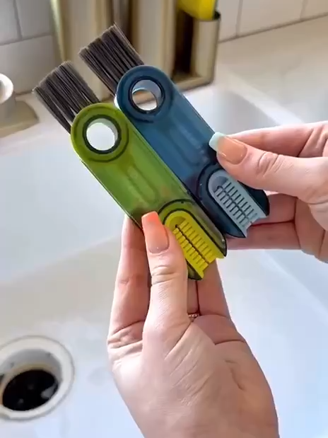 ✨ Escova de Limpeza Multifuncional 3 em 1 — perfeita para higienizar cada cantinho, até a tampa minúscula da sua garrafa de água! Comenta EU QUERO e já pega o link nos Stories! 🧼💧  #TechBytesOfertas #EscovaDeLimpeza #GarrafaDeÁgua #CasaOrganizada #Achadinhos #OfertasOnline #ShopeeAchados #AmazonAchados #Promoção