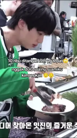 makannya harus daging seabregg jdi 10 ribu tuh ga cukup😅
