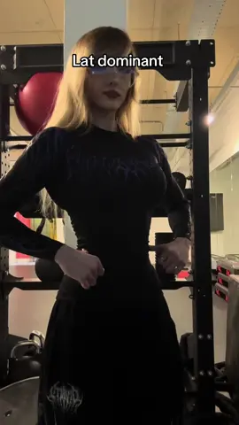 Wingsss #fyp #gym #musclemommy #gymmotivation🏋️‍♀️  #concistency 