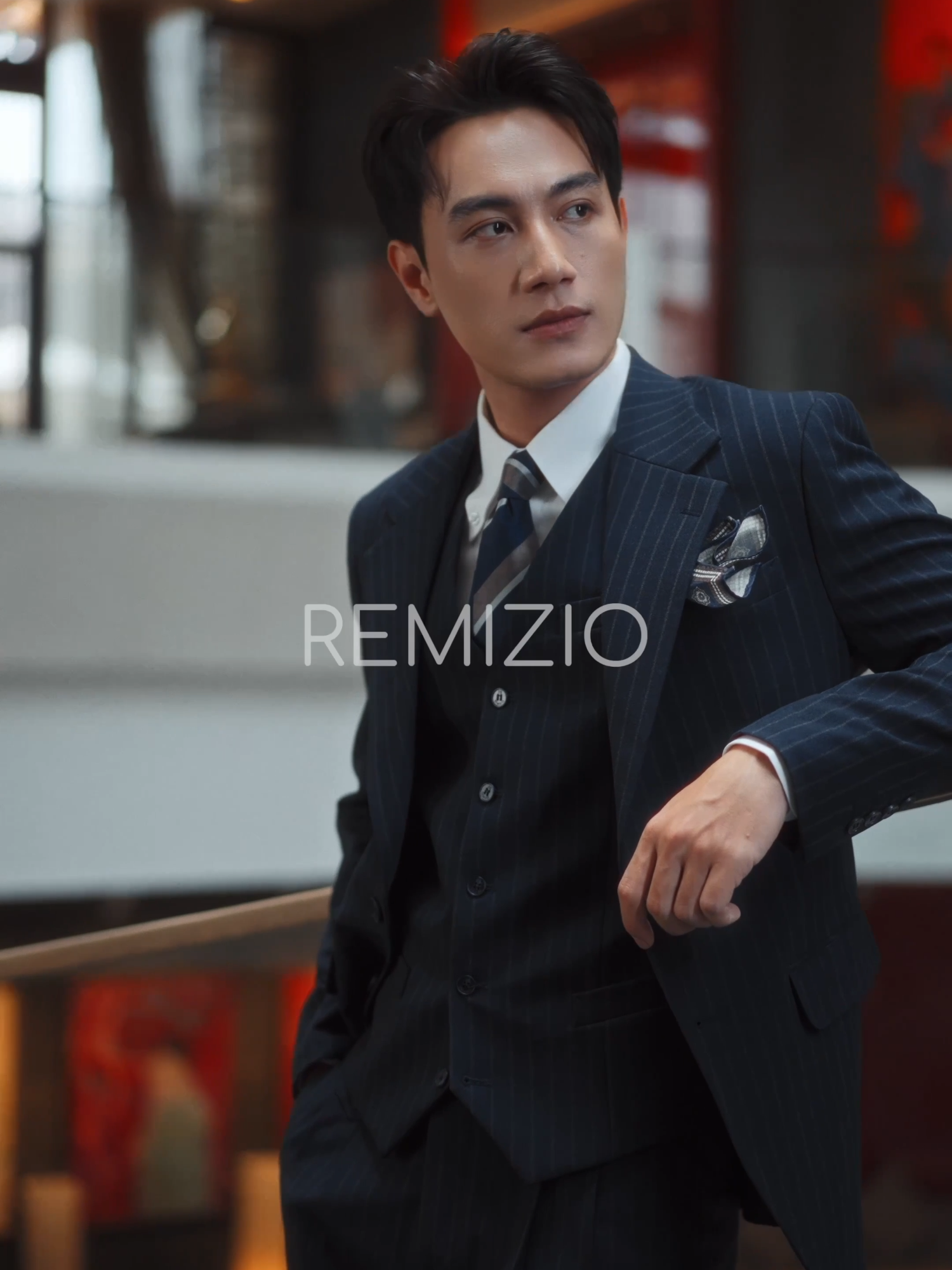 Bộ suit xanh kẻ cá tính trên nền chất liệu Cotton cao cấp sẽ là điểm nhấn cho BST mới trong mùa cưới 2025 của Remizio#Vestcongso #vestcuoi #220hovanhue #remizio376caugiay