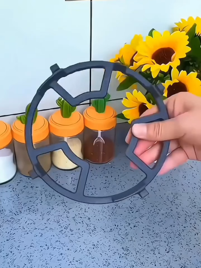 The kitchen gas stove is easy to skid, be sure to try this anti-skid frame, this gas bracket is very stable, all kinds of large and small pots can be put, and the cooking will never slip again! # Gas stove anti-skid rack # anti-skid pot rack # kitchen good items # daily department stores # share kitchen good things every day