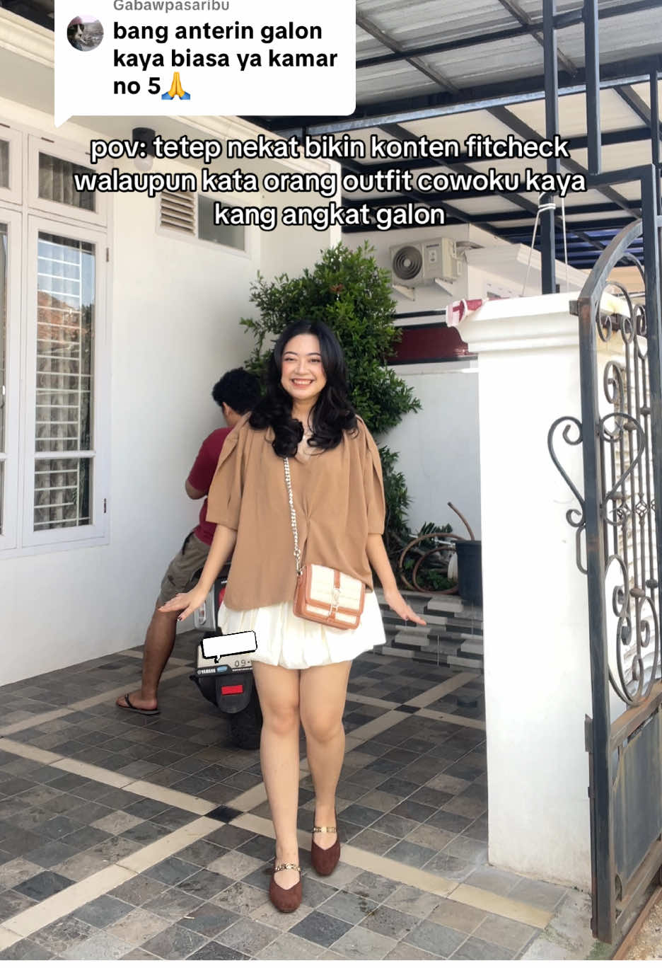 Membalas @Gabawpasaribu bang, cowoku udh didepan, jadi kan pesen galonnya? awokwok #chikitardo 