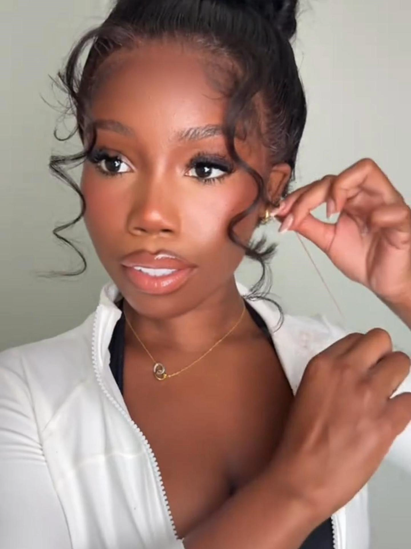 This is summer secret🤫No glue, no tools - just put on & go✅#wiggins #gluelesswig #360wig #loosedeepwavewig #blackgirlmagic✨