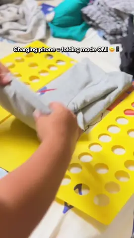 Ako lang ba? Pag nagchacharge phone ko, bigla akong nagiging productive! 😂🧺 #tiklopmode #fyp #foldingclothes #foldingboard 
