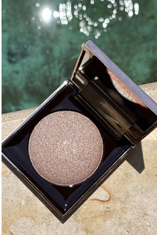 A serum-infused highlighter with crystal-coated glow, get a weightless, pore-blurring glass skin #highlighter #highlighterpalette #glowmakeup #febble #febblecosmetics #febbleperfection 