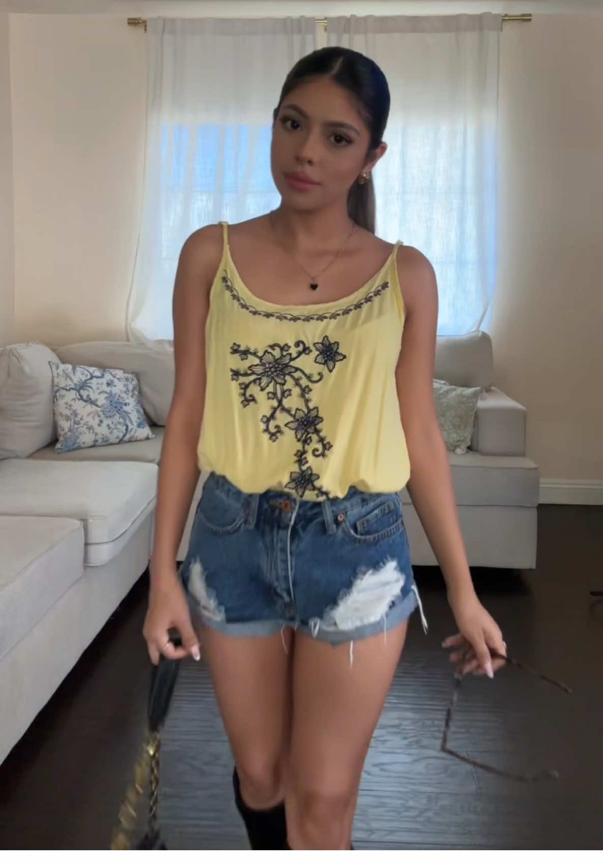 like this one moreeee💛🌼 #outfitinspo #sundayvibes 