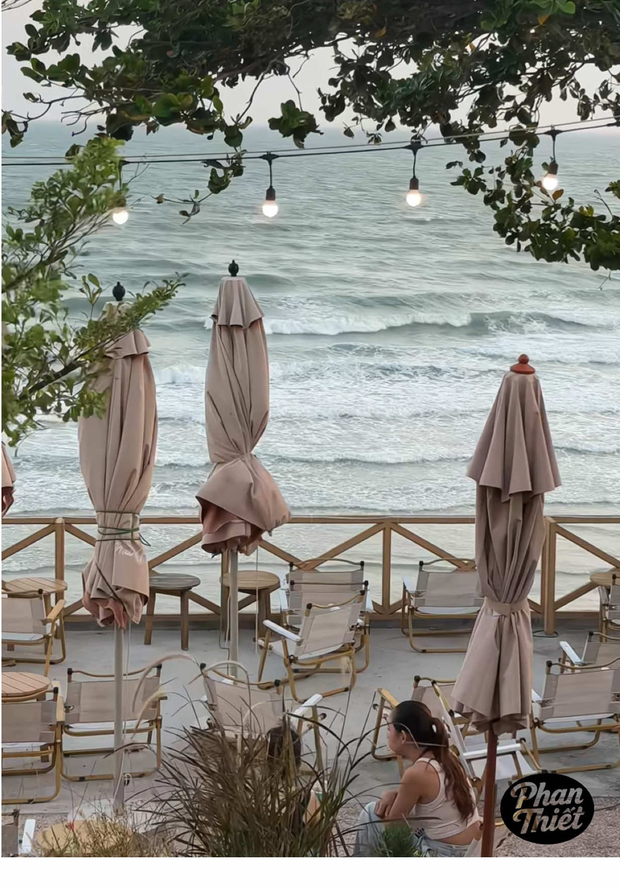 Một chiếc cà phê ngắm biển, ngắm hoàng hôn cực chill, tại Phan Thiết 🌊📍Mũi Né, Phan Thiết #phanthiet #muine #muinephanthiet #beach #dulich 