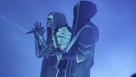 Oh BABY! You sure can!!!! Rosemont 9/28/25 #sleeptoken #VESSEL #sleeptokenlive #provider #sleeptok 🎥:  dr.ledaswn317 from st discord