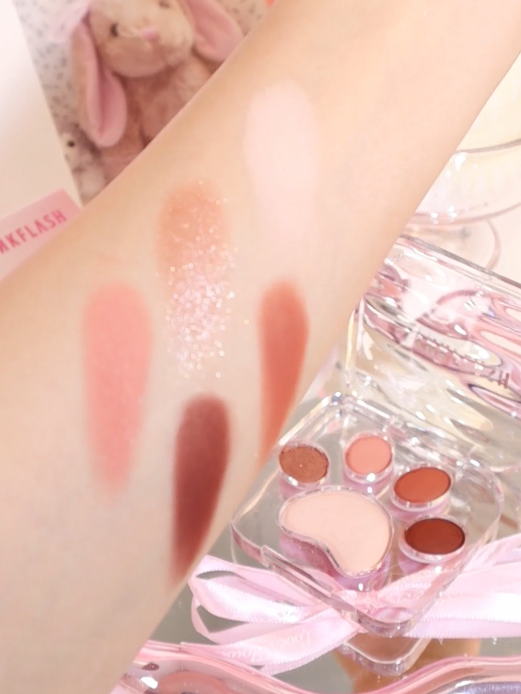 Wajib punya buat cewek kece → Packaging gemes + warna super kepake 😻 #pinkflash #pinkflashbeauty #makeup #eyeshadow #cat