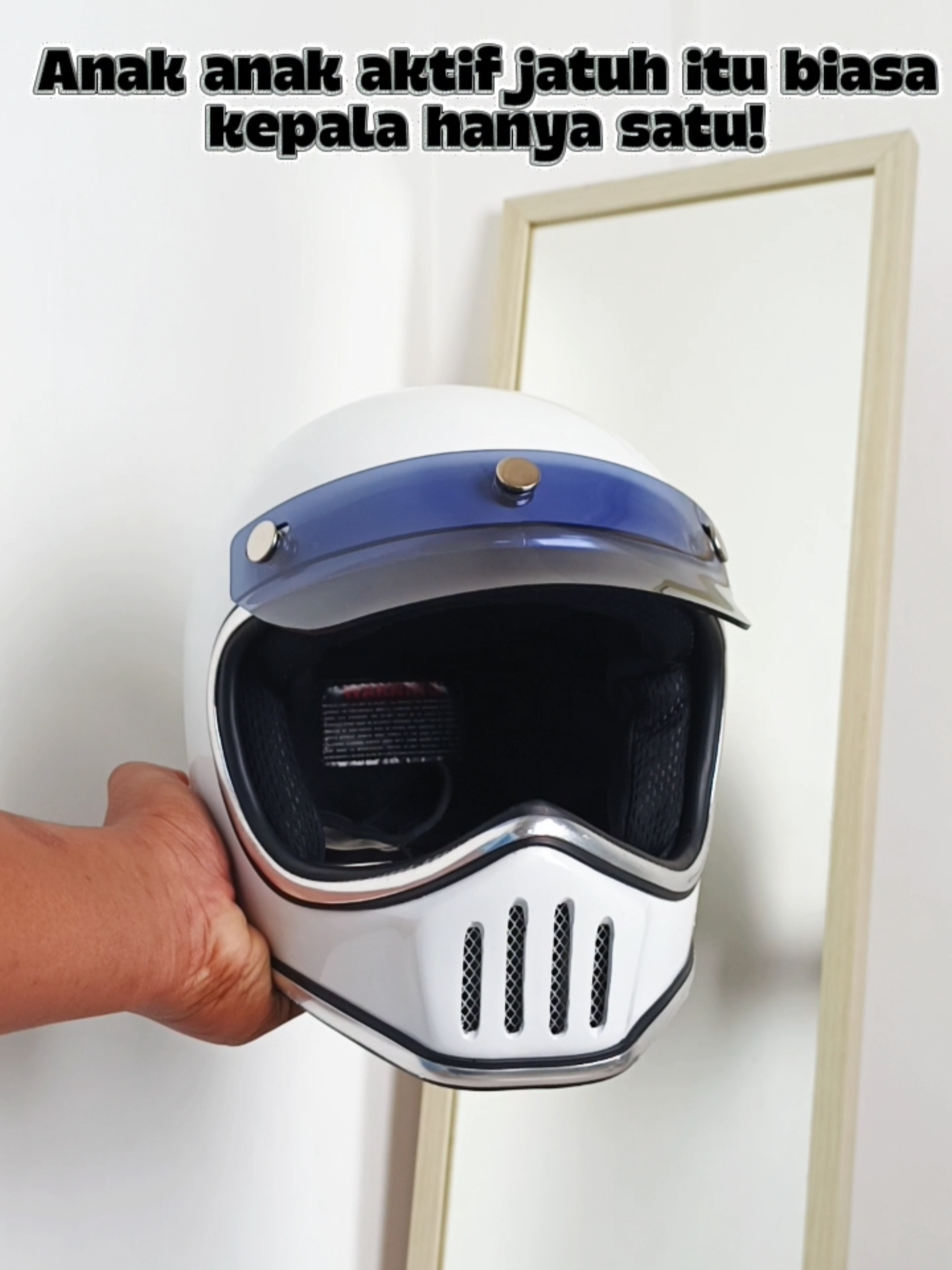 Kalau bocil udah pake helm cakil, jangan kaget kalo auto jadi pusat perhatian #helmet #HelmAnak #helmcakil #helmanakfullface #helmanakbogo #joykidz #joykidzhelmet #joyfulriding