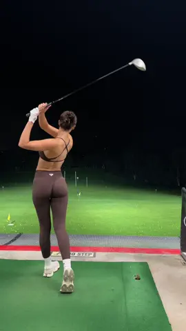 Messed around at the range yesterday 🏌🏼‍♀️#golftiktok #golfgirl #keepthatpump @KEEPTHATPUMP ‘MOLLIE’
