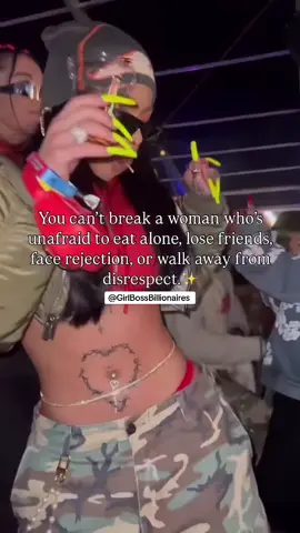 Don’t be afraid Girl Boss to walk away from anything that no longer serves you. This is your world. Everyone else is just a supporting role. You are the main character. Keep your main character energy.  💅🏽 #girlboss #passiveincome #digitalmarketing #facelessmarketing #fyp 