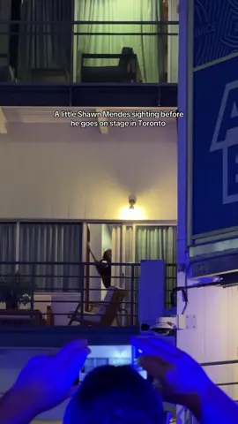 Like okay @Shawn Mendes we see you 👀🙂‍↕️ #shawnmendes #ontheroadagain #budwieserstage  @mirelle 
