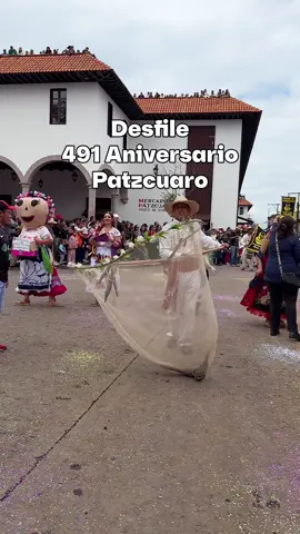 Así se vivió el desfile conmemorativo del 491 Aniversario de #Patzcuaro… una chulada 😍❤️ #desfile #fiesta #michoacan #fyp 