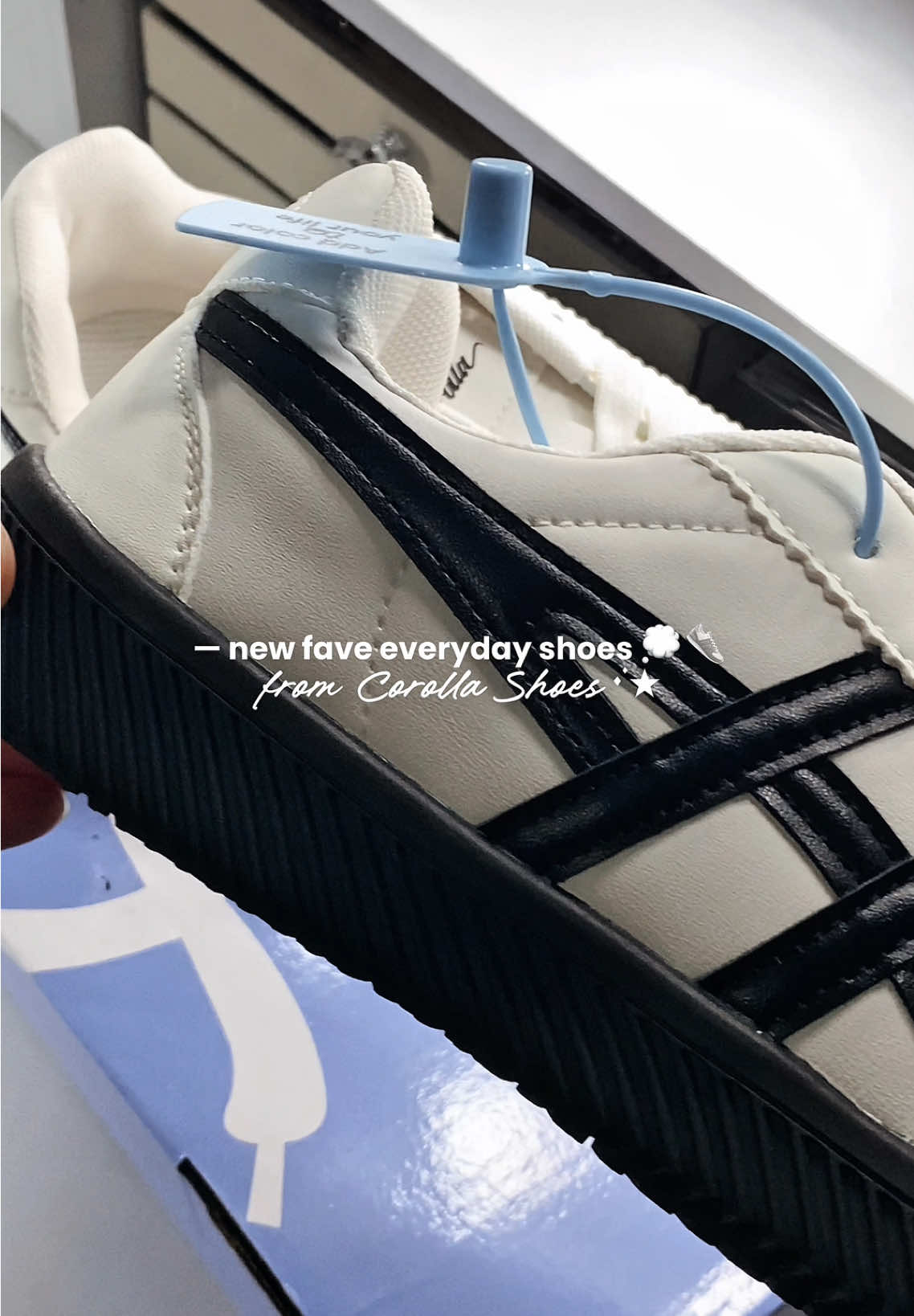 your everyday shoes na swak sa budget at lahat ng outfit! 👟🖤✨ @Corolla shoes #fyp #corolla #corollashoes #shoes #sneakers 