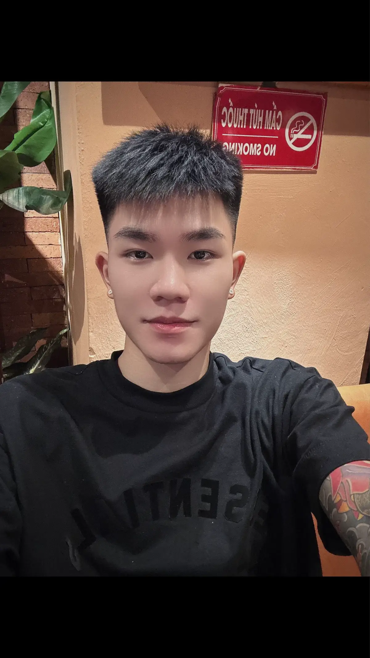 Bạn có thể là người tệ nhất, vô tâm nhất, kì lạ nhất, đáng cười nhất. Nhưng không được làm kẻ đáng thương nhất !  #khanhsaker28 