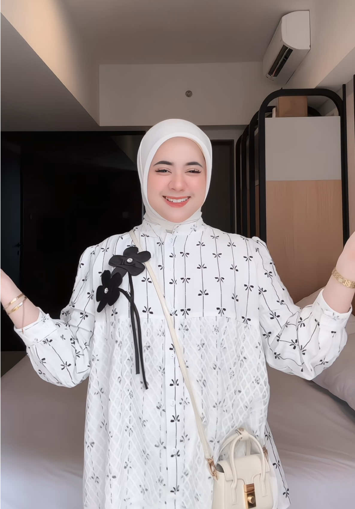 rekom bgt kemeja ini udh punya 3 warna!!🤍 #rekomendasioutfit #rekomendasi #blousewanita #blouse #blousecantik 