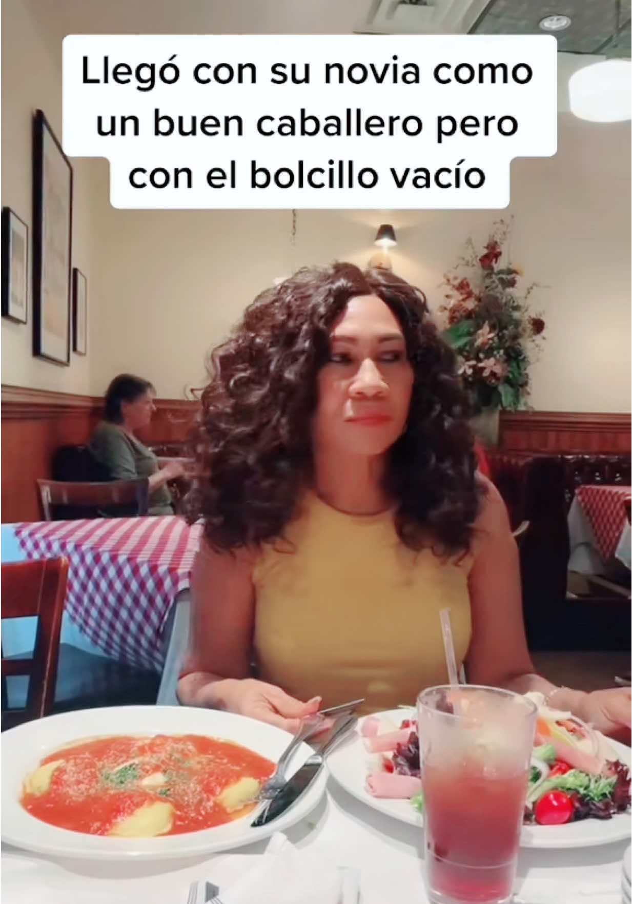 Mi esposo salío a comer con su novia #husband #restaurant 