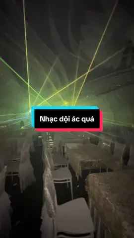 Nhạc dội bom quá . AE đặt lịch inbox mình nhé . Nhận show DJ Mc Đèn Laze.#phamhieulaser #laserdamcuoi #nhacxuhuong #chothuedenlaser 