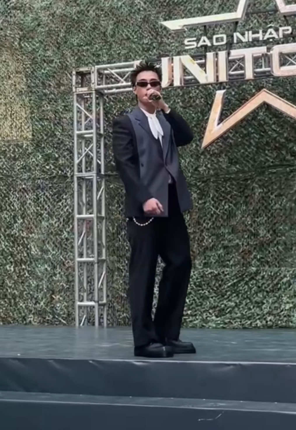 Hải Đăng Doo háy chay Thiên Mệnh tại Sao Nhập Ngũ Unitour 📌 Trường Đại học Khoa Học Xã Hội Và Nhân Văn là điểm đến đầu tiên trong hành trình Sao Nhập Ngũ Unitour tại các trường đại học. Bạn mong chờ điểm đến tiếp theo là ngôi trường nào, hãy cùng để lại bình luận nhé 💞 ------------------------------ 🎥 Đón xem Sao Nhập Ngũ 2025 - Khi Tổ Quốc Gọi Tên  👉🏻 Từ 03/08 lúc 12h00 trưa trên kênh QPVN và TV360  ❤️‍🔥 21h10 tối Thứ 4 trên kênh HTV7 và Youtube  ⭐ 12h00 trưa Chủ Nhật trên kênh SCTV6  © Bản quyền thuộc về Viettel Media  LH quảng cáo tài trợ: 0774.101. 997  #SaoNhapNgu    #TV360Xemtheocachcuaban #haidangdoo #Thienmenh #saonhapnguunitour 