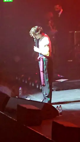 😆 Paris tried to kill me 😆 @Damiano David you are truely anazing ❤ #🇬🇧 #london #worldtour #funnylittlefears #damianodavid 