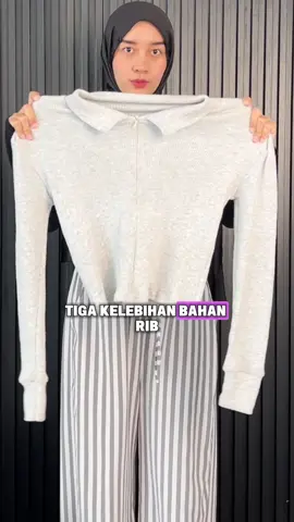 Kalau udah coba rib knit, pasti nagih. Bahannya melar pas di badan, nggak gampang kusut, dan tetap adem seharian. ✨ Klik keranjang kuning dan checkout sebelum sold out!  #hloutfit #knittop #knitwear #fyp #ootdfashion 