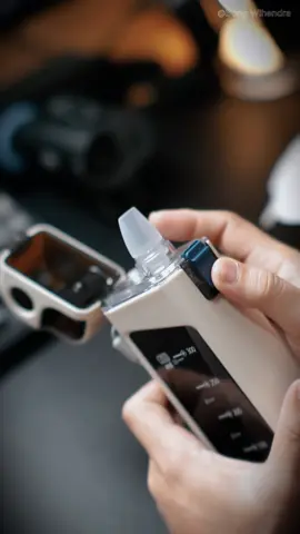 Nggak perlu drama buka tutup botol 🚀 Dengan Let Me Bottle, semua jadi cepat, simpel, dan stylish! #LetMeBottle #BotolPraktis #AntiRibet #HydrationOnTheGo #ModernLifestyle