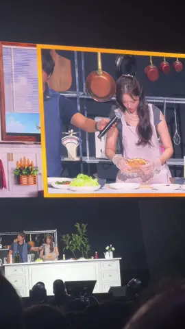 YoonaFanmeeting#yokohamabuntai#20250928 Chiếc bánh làm từ đầy ắp tình yêu của chị 😆