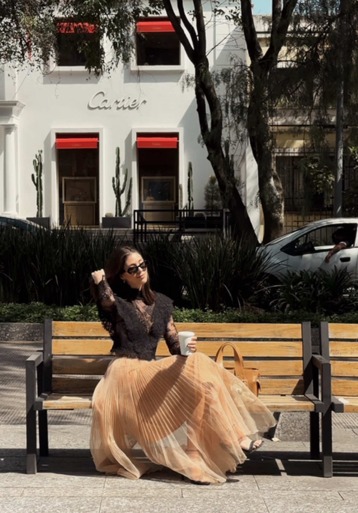 Timeless chic style in autumn 🤎 • • • #autumnfashion #styleinspo #femenineenergy #OOTD #fypage 