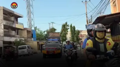 *Polda Sulsel Laksanakan Monitoring dan Patroli di Kecamatan Tallo, Situasi Terpantau Kondusif* Personel Kepolisian Daerah Sulawesi Selatan kembali melaksanakan kegiatan monitoring situasi kamtibmas di wilayah Kecamatan Tallo, Kota Makassar, pada Jumat (26/09/2025) sore. Kegiatan ini dipimpin langsung oleh Kanit 5 Subdit Kamsus Dit Sabhara Polda Sulsel. Monitoring tersebut dilakukan untuk memastikan kondisi keamanan dan ketertiban masyarakat (kamtibmas) tetap terjaga. Tidak lama berselang, sekitar pukul 17.50 Wita, jajaran Polda Sulsel melaksanakan patroli wilayah sekaligus memberikan imbauan kamtibmas kepada masyarakat setempat. Dalam kesempatan itu, personel menyampaikan pesan-pesan penting kepada warga. Masyarakat diimbau agar senantiasa menjaga keamanan di lingkungan masing-masing, tidak mudah terprovokasi oleh isu maupun ajakan yang dapat menimbulkan keributan, serta menghindari tindakan yang berpotensi memicu bentrokan ataupun perang kelompok. Kabid Humas Polda Sulsel Kombes Pol Didik Supranoto, S.I.K., M.H., menjelaskan bahwa patroli dan monitoring rutin akan terus dilakukan sebagai langkah preventif. “Kehadiran polisi di tengah masyarakat merupakan komitmen Polri dalam menjaga kamtibmas. Kami mengimbau seluruh warga agar tetap tenang, tidak mudah terprovokasi, dan bersama-sama menjaga keamanan di lingkungannya,” ujarnya. Meski demikian, potensi kerawanan tetap perlu diantisipasi, khususnya pada jam-jam tertentu seperti malam hingga menjelang subuh di titik rawan yang kerap menjadi lokasi bentrokan. Oleh karena itu, kegiatan patroli dan pemantauan akan terus ditingkatkan guna mencegah terjadinya konflik sosial di wilayah tersebut. Dengan adanya langkah preventif yang dilakukan secara rutin, diharapkan stabilitas keamanan di Kecamatan Tallo tetap terjaga, serta masyarakat dapat menjalankan aktivitasnya dengan aman dan nyaman.