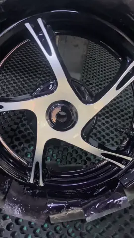 🗣️ : Min spil velg x-modenya dong 👩🏻 : Siap kak ini dia contoh velg x-mode yang sudah dikerjakan di suryapainting bogor🤩 #repaintvelg #suryapaintingbogor #velgxmode #suryapainting 