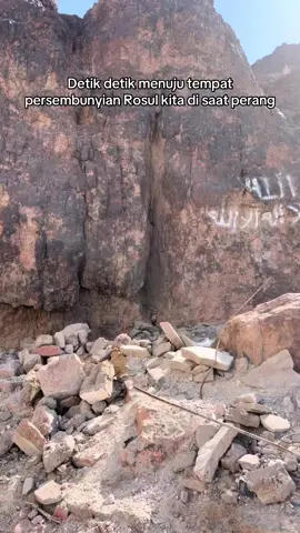 Orang orang sana bnyak nyebut wangi batu itu wangi kasturi, sampe ada yg jual parfum wangi kasturi tetap aja beda aromnya🥹#rosullullahsaw #maulidnabimuhamammadsaw #madinahalmunawaroh #fyp 