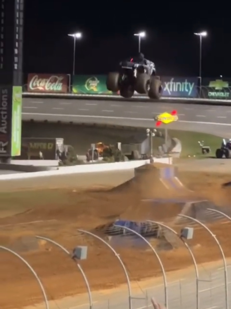 monster trucks huge air #monsterjam #monstertrucks #bigair 