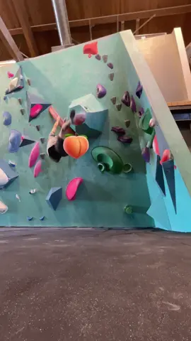 To be fair I did spend like 2 hours climbing before this I swear I can climb fake rocks 💔  #climbing #bouldering #sbp #seattle #rip 