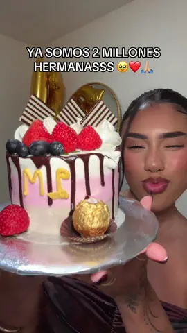 ✨ 2 MILLONES ✨ Qué viaje tan increíble ha sido… después de todas las cuentas que he perdido y vuelto a empezar, muchxs de ustedes han estado conmigo en cada paso. Llegar a 2 millones otra vez se siente aún más especial porque refleja el amor y apoyo que hemos construido juntxs. 💕 Gracias por creer en mí, por seguirme sin importar qué, y por hacer de este camino algo tan hermoso. ❤️ Esto apenas comienza, y me siento muy agradecida de tenerlos a mi lado. 🫶🏼