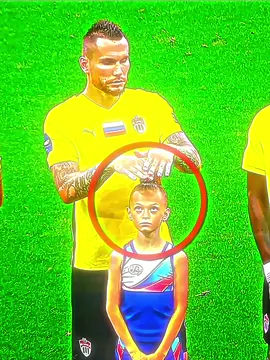Warm moments of respect in football 🥰 #football #Soccer #respect #viral #footballmoments 