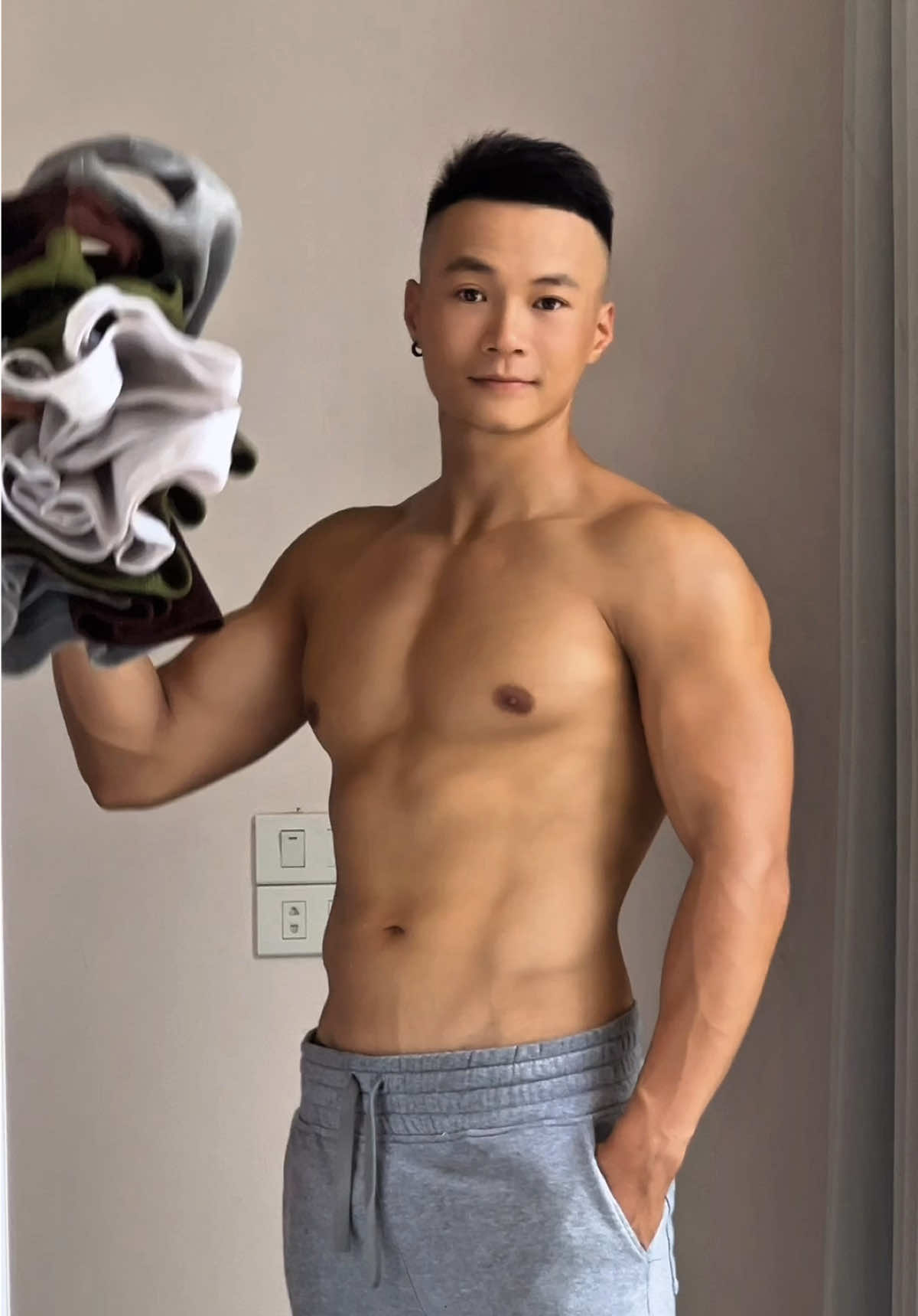 Áo thun gân này vải dày nhé mọi ng, ai thích form ôm thì nên mua nhé💪🏻#GymLife #outfit #tanktop #xuhuong 