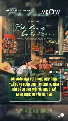 ‘Bà đừng buồn con’, tác phẩm thứ hai của đạo diễn Hoàng Nam, mới đây ra mắt poster với hình ảnh đậm chất văn hoá, đồng thời hé lộ nam chính do Trần Tú (biệt danh Trần Bờm) đảm nhận.  Tấm ảnh poster ghi lại khung cảnh phía trước một căn nhà cổ trên hè phố thủ đô với kiến trúc Pháp cổ, tường vàng và cửa xanh đặc trưng. Phía trước là quầy nước chè dân dã, đủ đầy ống điếu, phích đá, lọ nước mơ, mơ muối, những khay cốc thủy tinh, giá treo bim bim. Màu nắng vàng phủ nhẹ gợi cảm giác thu về như chính khoảng thời gian đoàn phim Bà đừng buồn con đang rong ruổi khắp các ngõ nhỏ, phố nhỏ để thực hiện từng cảnh quay tâm huyết.  Trên nền bối cảnh mang tính đặc sản thân thuộc của những khu phố xưa cũ như thế, bà nội Nga Tứ (NSND Thanh Hoa đóng) và cháu đích tôn Tiến (Trần Tú đóng) quây quần bên nhau và cùng nở nụ cười ấm áp. Đứa cháu trai hiếu thảo giúp bà ngâm chân trong chậu nước, còn người bà xoa đầu cháu thay cho lời khen và sự cổ vũ.  #Meowentertainment #Tiktokgiaitri #meownetwork #BaDungBuonCon #HoangNam 