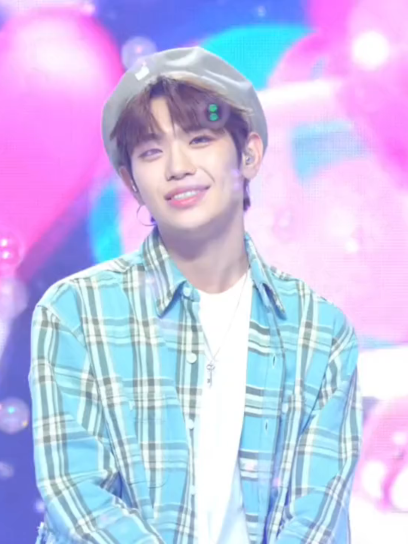 I love him sm 🥺💙 #zb1 #zerobaseone #taerae