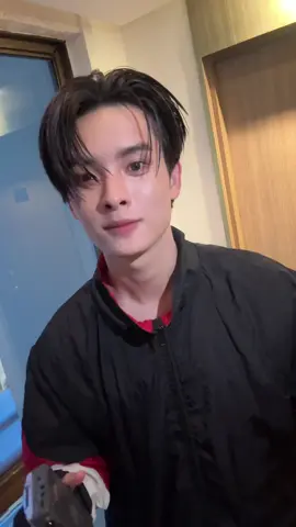 ขอบคุณทุกคนที่เข้ามาฟังเพลง I Think They Call This Love (Original Artist: Elliot James Reay) ของ #KHUNPOL หวังว่าจะชอบกันนะครับ🫶🌼 ขอบคุณทุกคอนเทนต์เลย 😆 และขอส่งต่อ BUS COVER PROJECT ให้กับคนต่อไป คนนั้นก็คือ #JINWOOKkim นั่นเอง มารอติดตามได้วันที่ 6 ตุลาคมนี้ที่ YouTube: BUS because of you i shine นะค้าบบ ✨ #KHUNPOL_IThinkTheyCallThisLove #BUSCOVERPROJECT #BUSbecauseofyouishine 