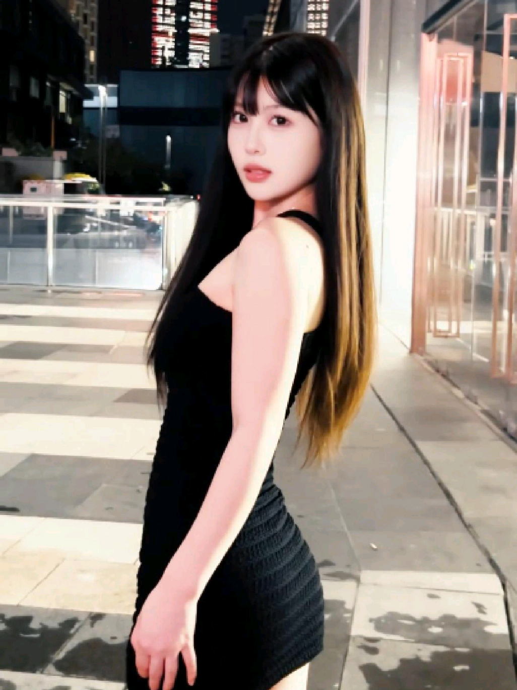 Cách dựng một cú máy one-shot siêu nghệ như ngôi sao đi sự kiện 📸 Buổi tối đến nơi có ánh sáng đẹp quay ngay 1 video, về capcut giật giật thì hết bàiii 👯‍♀️  #taodang #taodangchupanh #taodangchuphinh 