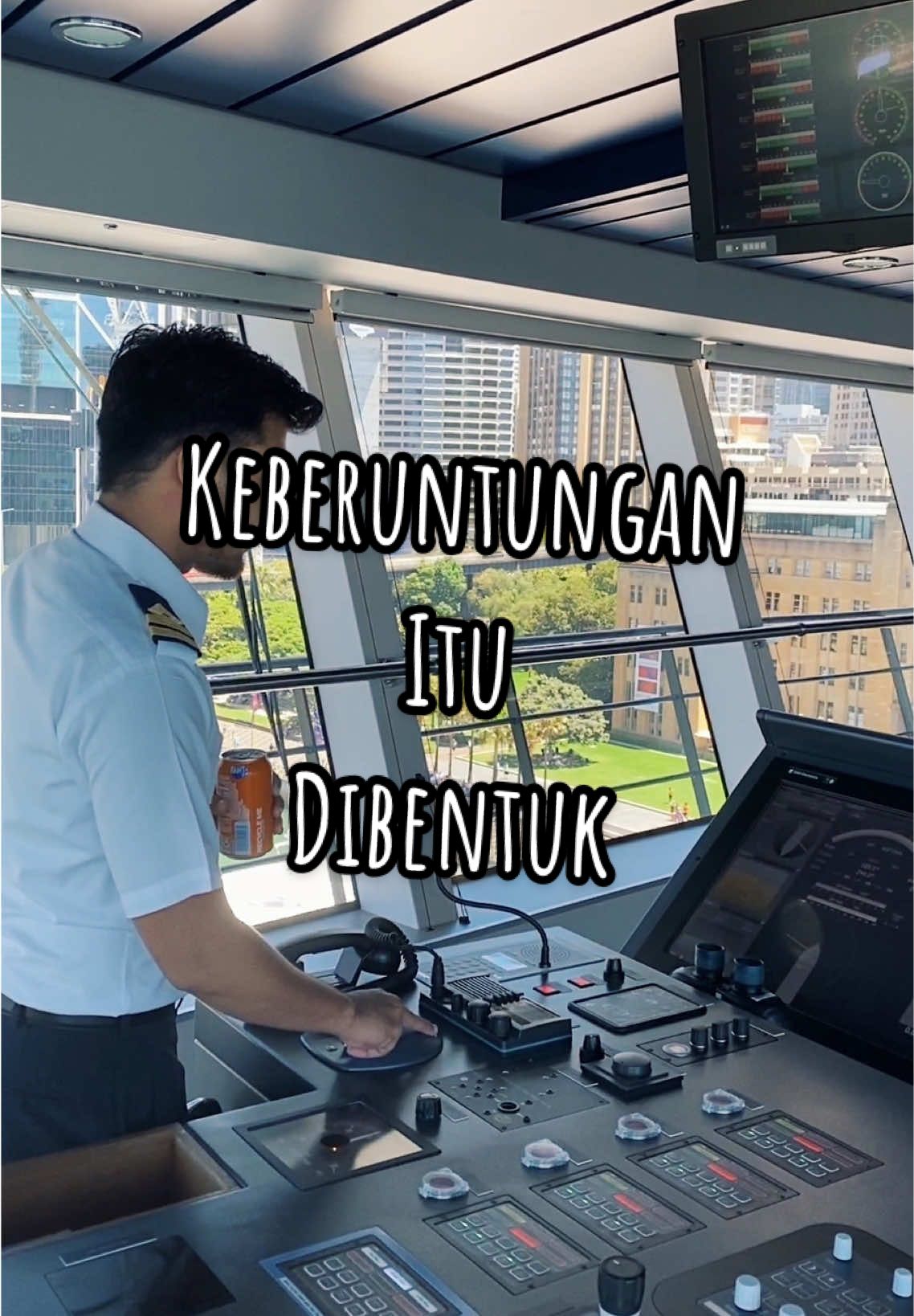 Karena di hidup ini bukan siapa yg paling beruntung, tapi siapa yg mau berusaha! @ebu.cruise | #2ndofficer #cruiseship #pelautindonesia #fyp 