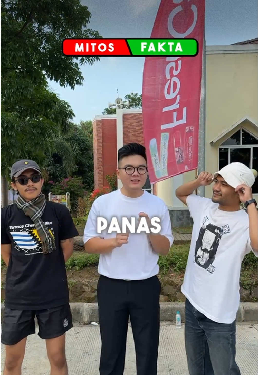 buat yang sering pake baju item nih @glowandlovely #getreadyhadapimatahari #skincare 