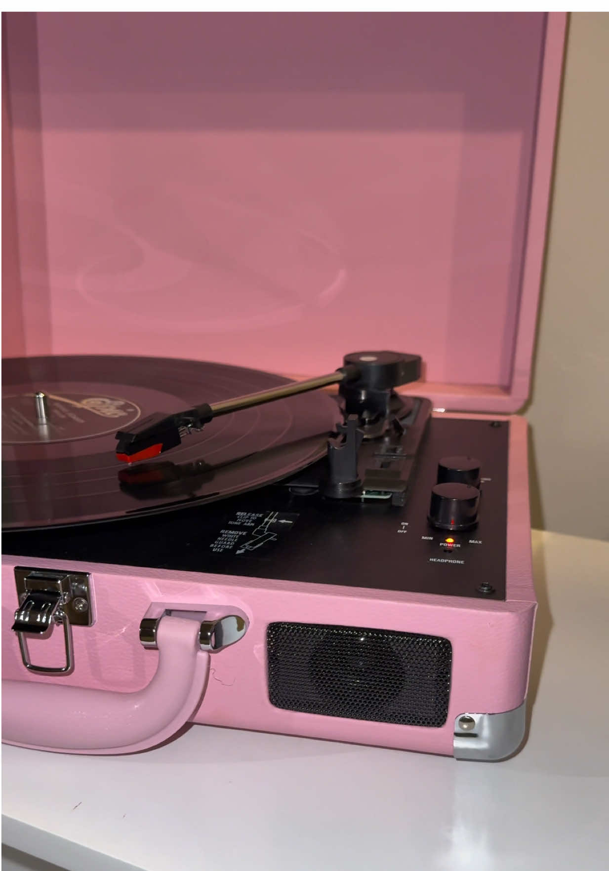 and it’s pink 😍😍😍 #vinylrecords #vinylrecordplayer #recordplayer #tiktokshopcreatorpicks #tiktokshopfalldealsforyou 