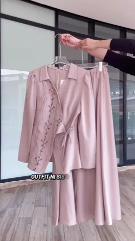 Tak kira umur sis, gaya tetap meletupsss 😍✨ #ootdmalaysia #simpleoutfit #bajucantik #outfitideas #malaysiatiktok 