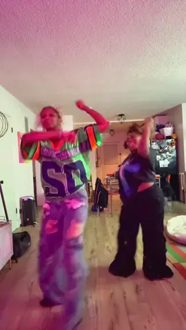 FEEL THE BASS!!!!! @BriJolie  #foryou #wlw #fyp #dancetrend 