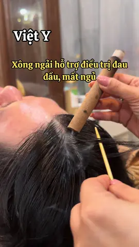 Xông ngải là phương pháp y học cổ truyền giúp hỗ trợ giảm đau đầu, căng thẳng và cải thiện giấc ngủ do ngải cứu chứa các hợp chất an thần như cineol, triterpenoid và có khả năng làm dịu hệ thần kinh. #xuhuong #viral #DaybamhuyetVietY #Daybamhuyet #yhct #Vietycotruyen 