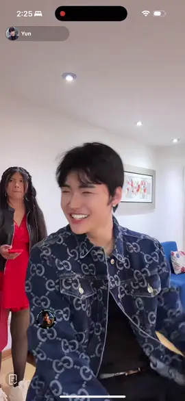 Yun sale con Gio a un cumpleaños 🥰