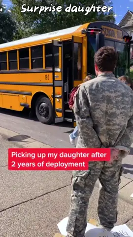 They're finally reunited #usaus #surprise #familytime #surprise#dad#daughter 